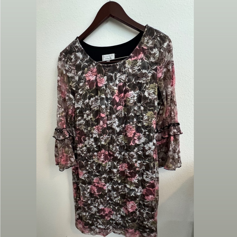 Robbie Bee Signature Lace Dress in Black and Pink